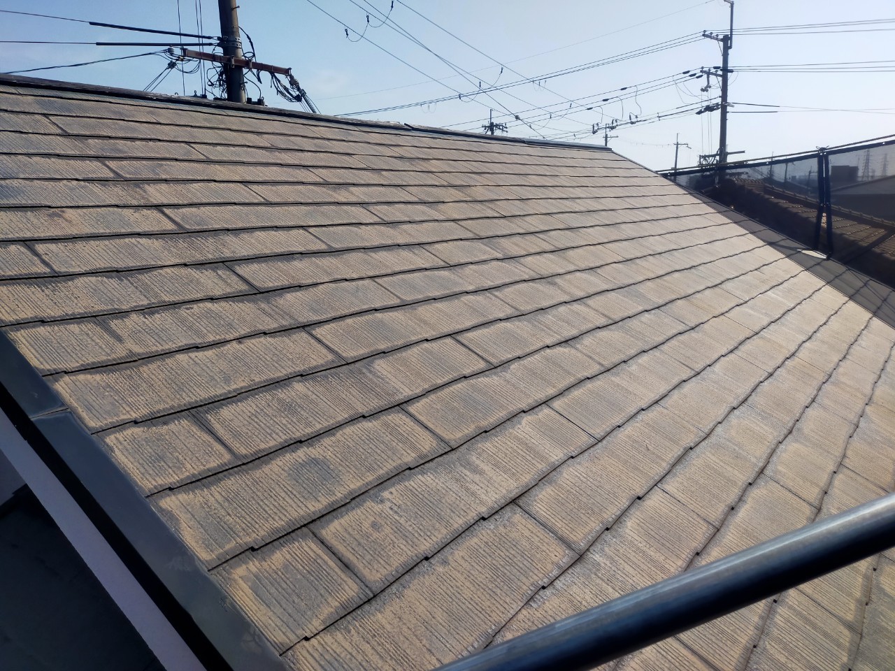 劣化したカラーベスト屋根のカバー工法